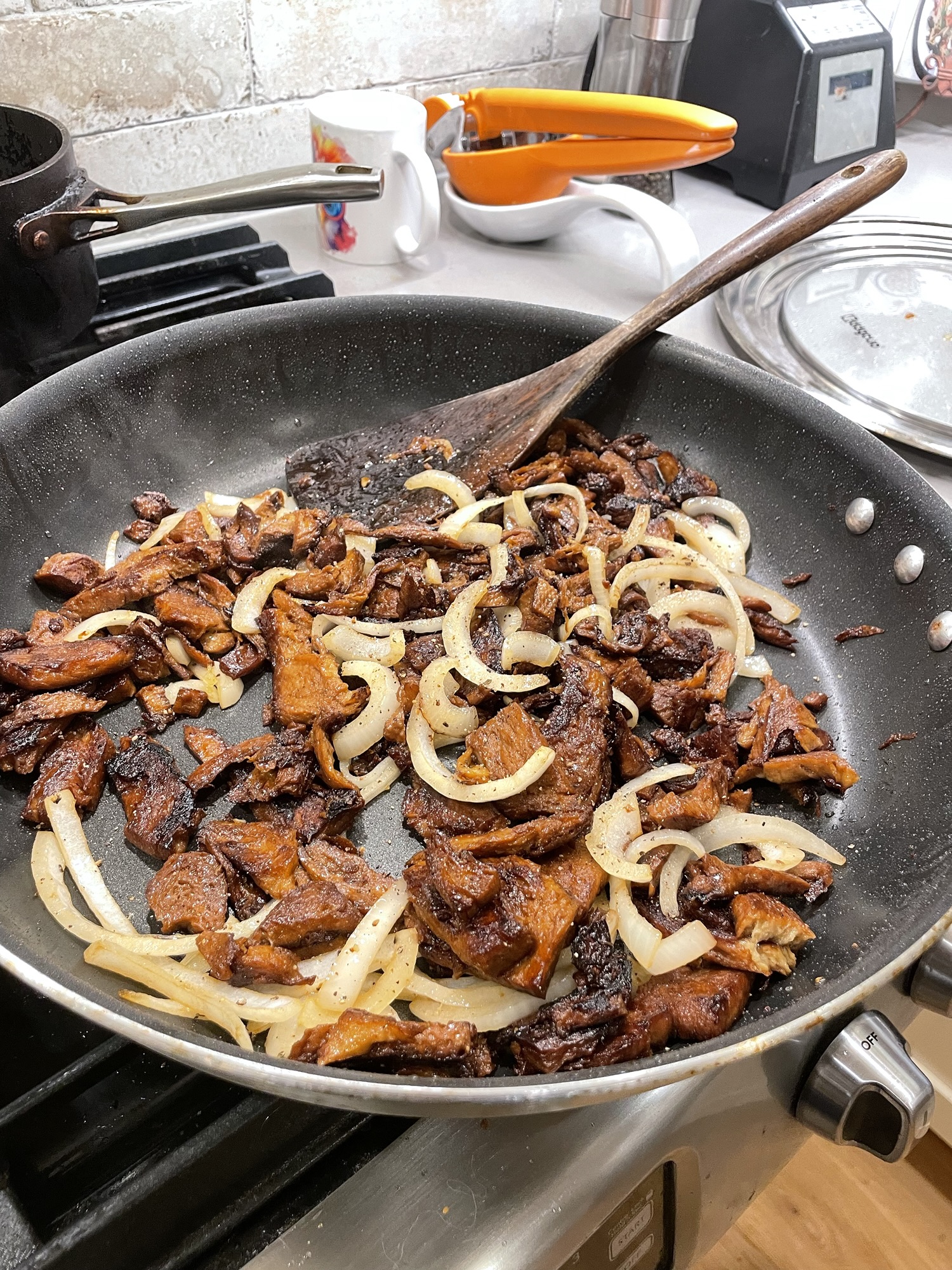 Foodies- the website that lets you bypass paywalls, the class you need to take according to my chef friend, and my favorite pan